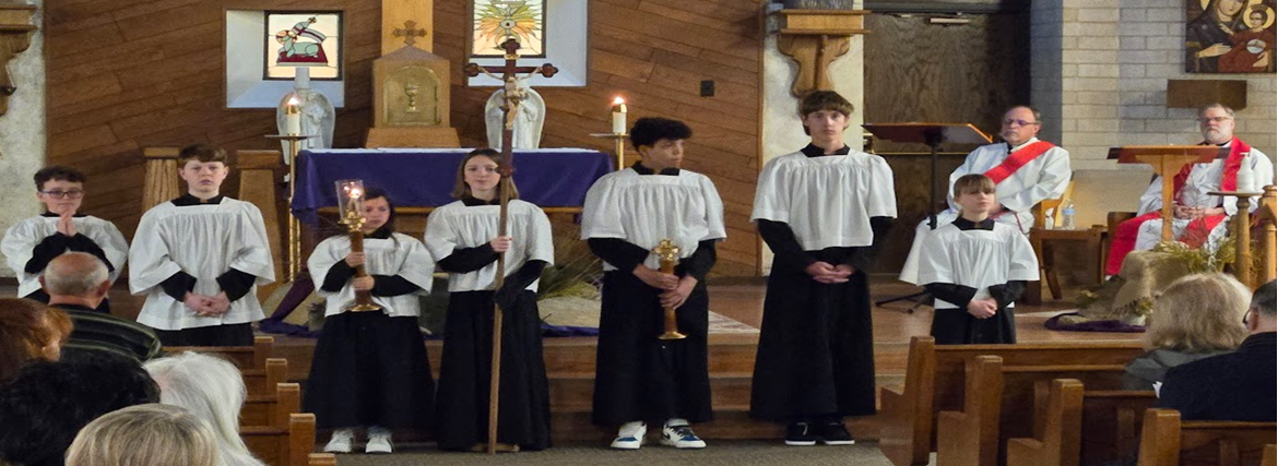 Altar Servers at Station of the Cross